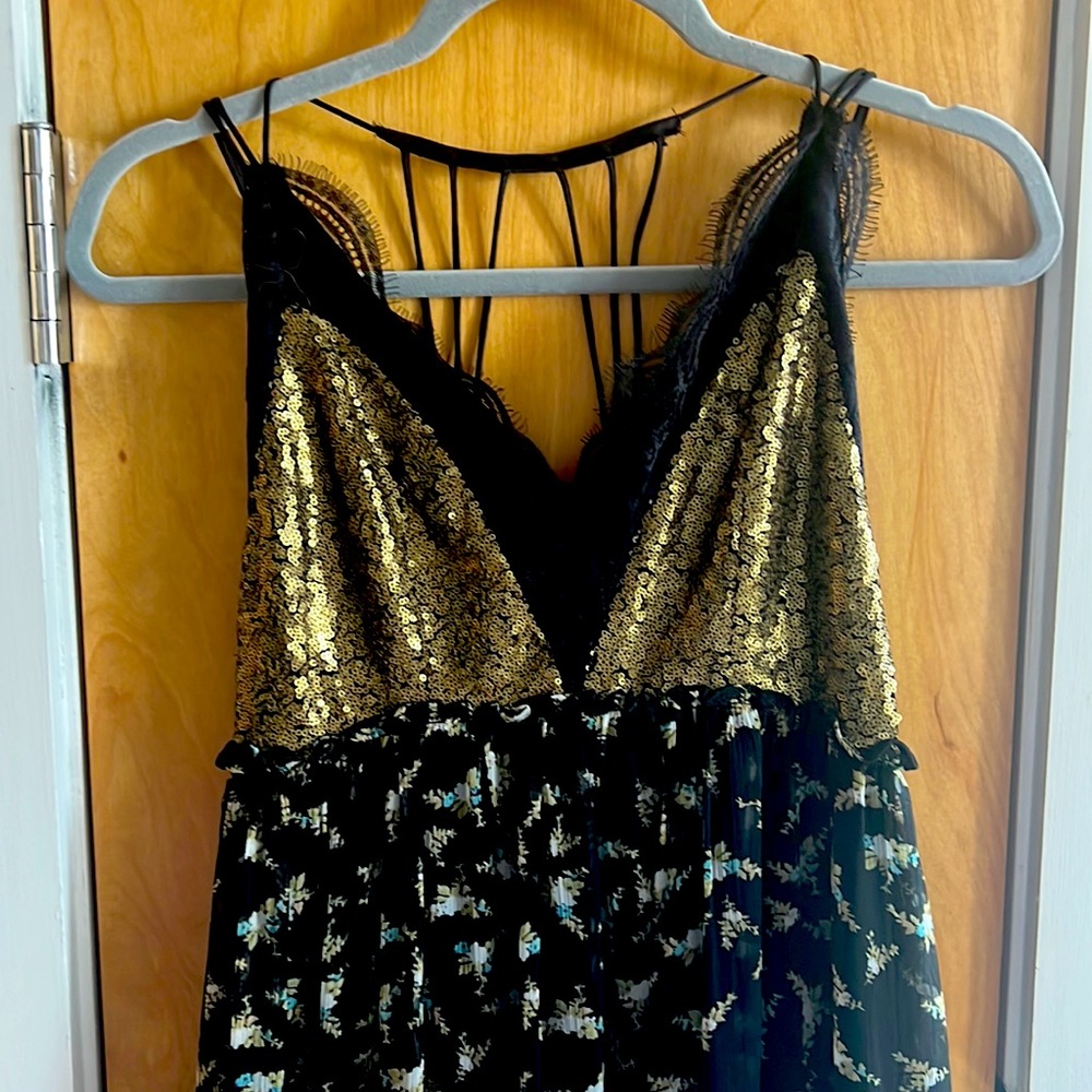 RANNA GiLL Black Floral & Gold Sequin Dress